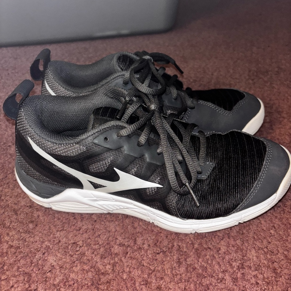 Mizuno Volleyball shoes size 8
